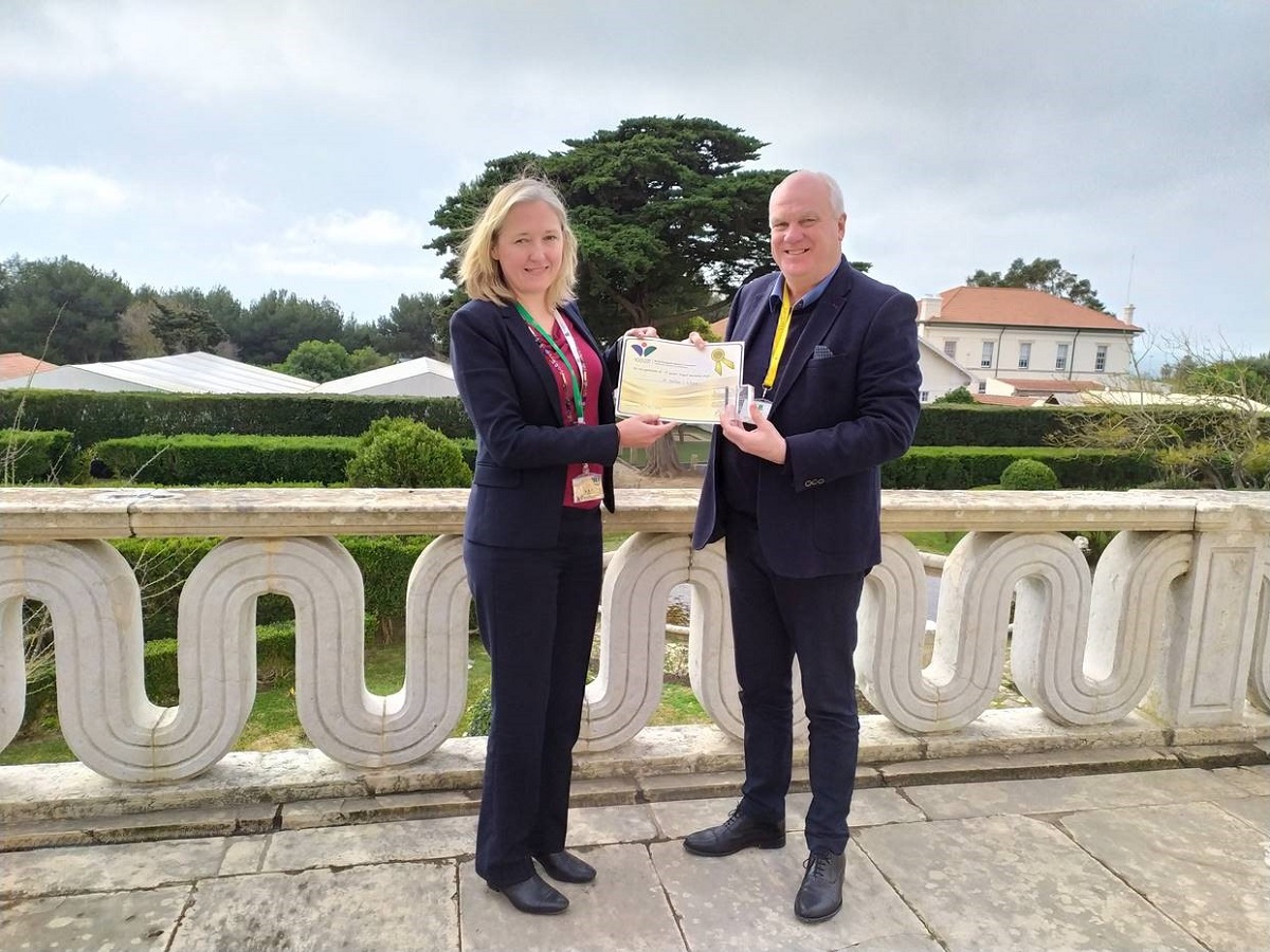 Chris Barton, CEO of the BPCC presenting Dr. Nicola Mason of St. Julian´s School with their 25 years Member Diploma